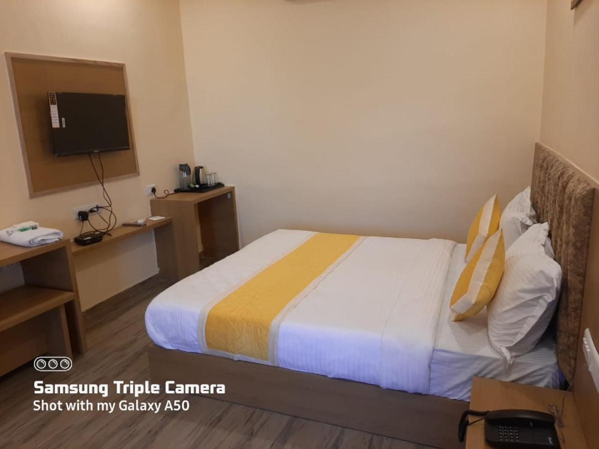 Hotel Fun Park Sanand Exterior photo