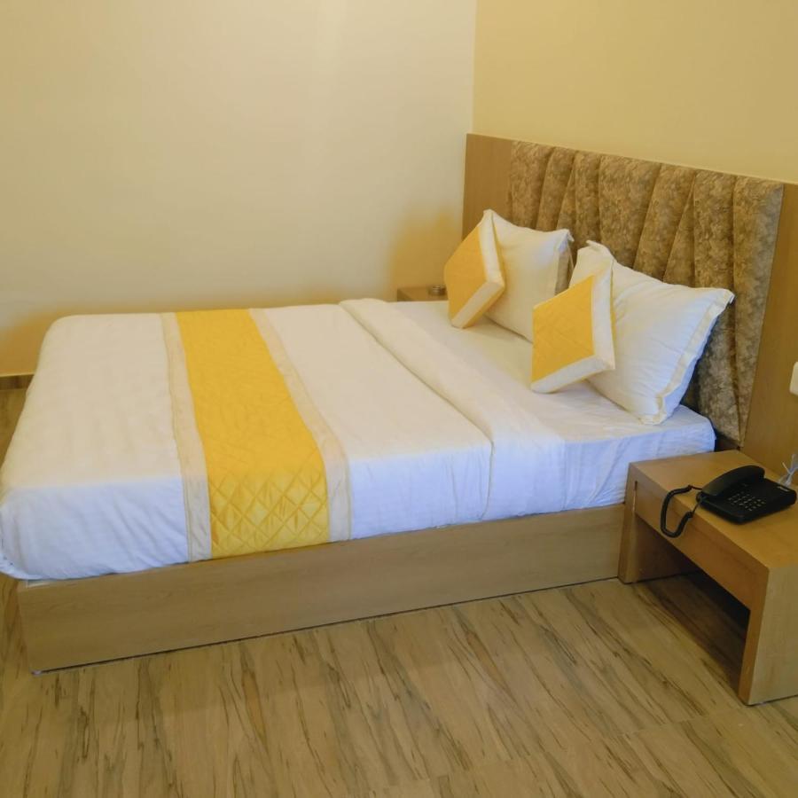 Hotel Fun Park Sanand Exterior photo