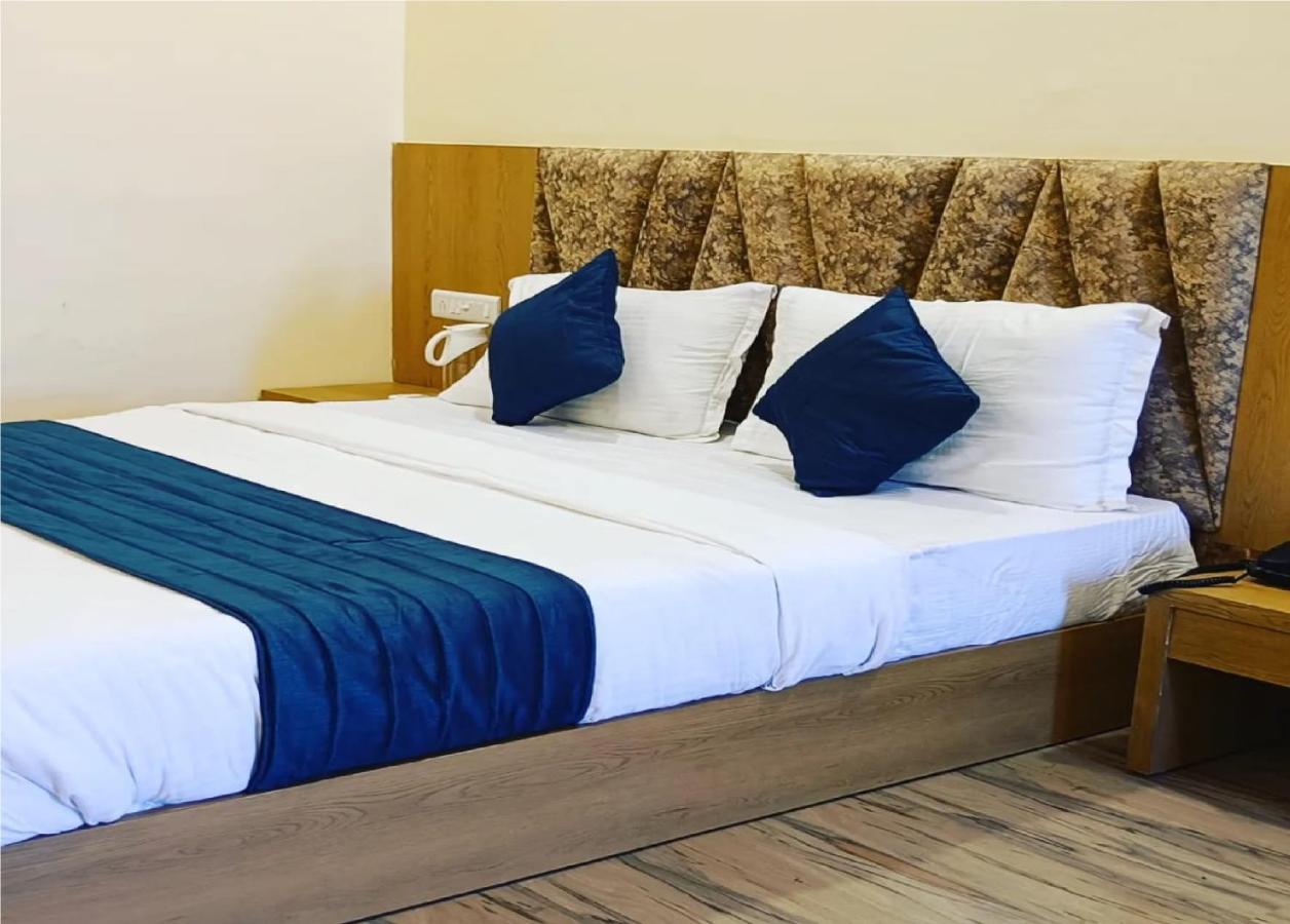 Hotel Fun Park Sanand Exterior photo