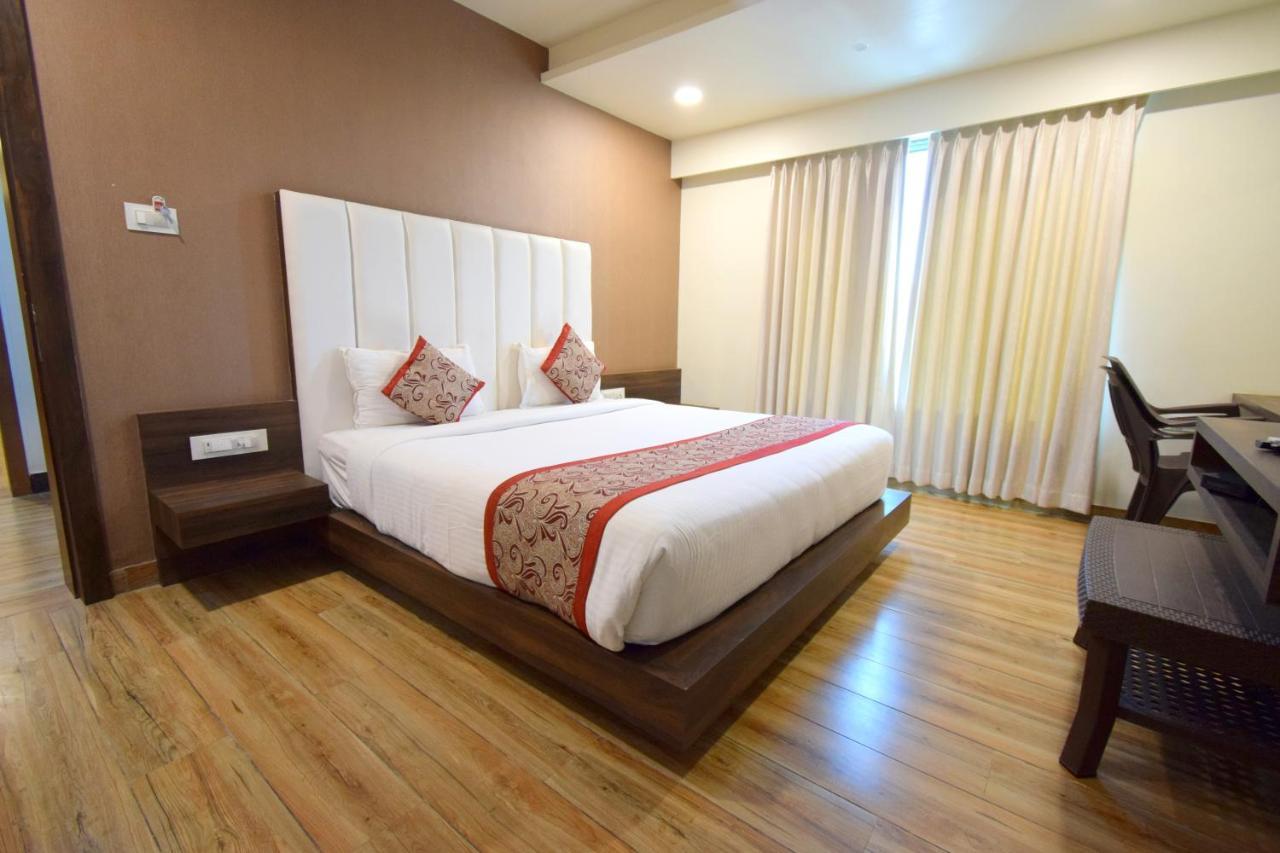 Hotel Fun Park Sanand Exterior photo
