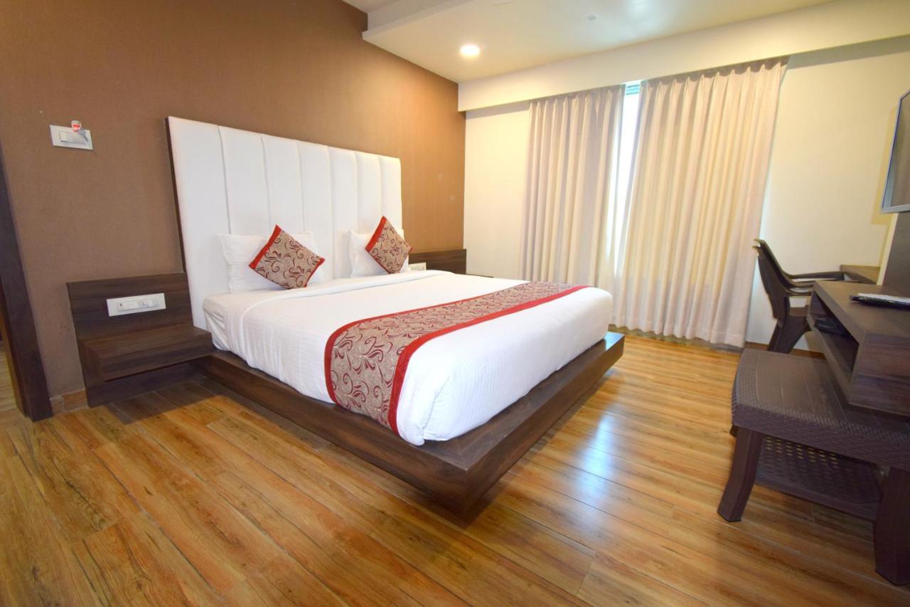 Hotel Fun Park Sanand Exterior photo